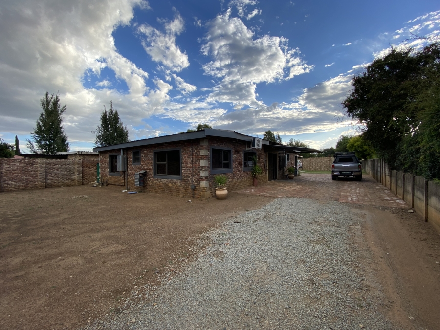 3 Bedroom Property for Sale in Miederpark North West